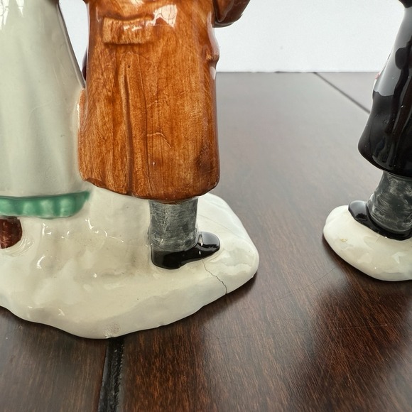 Dept 56 Snow Village Going To The Chapel Set Of 2 Ceramic Hand Painted #5476-3 - Picture 5 of 9
